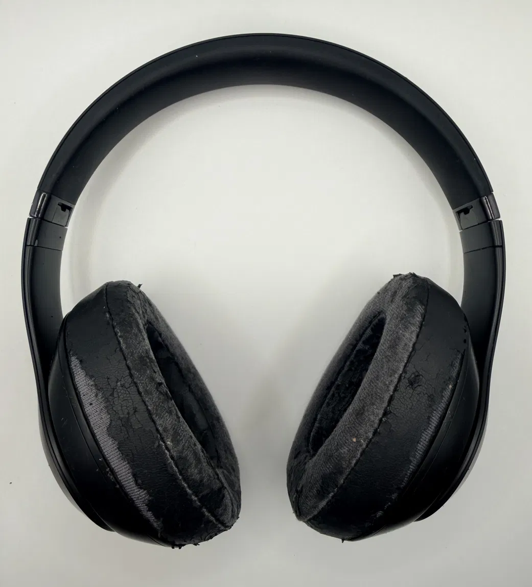Beats Studio 3 worn earpads before replacement