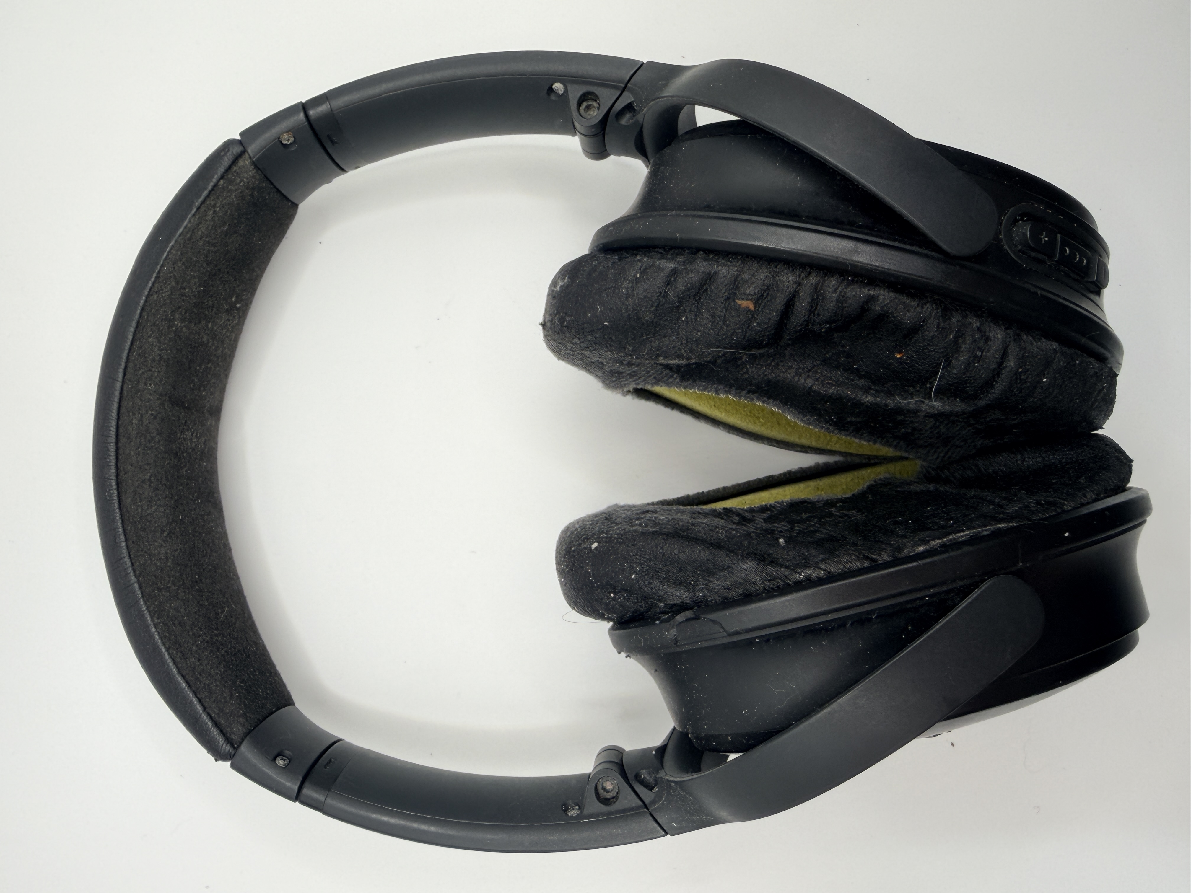 Bose QC35 worn earpads and headband cushion before repair