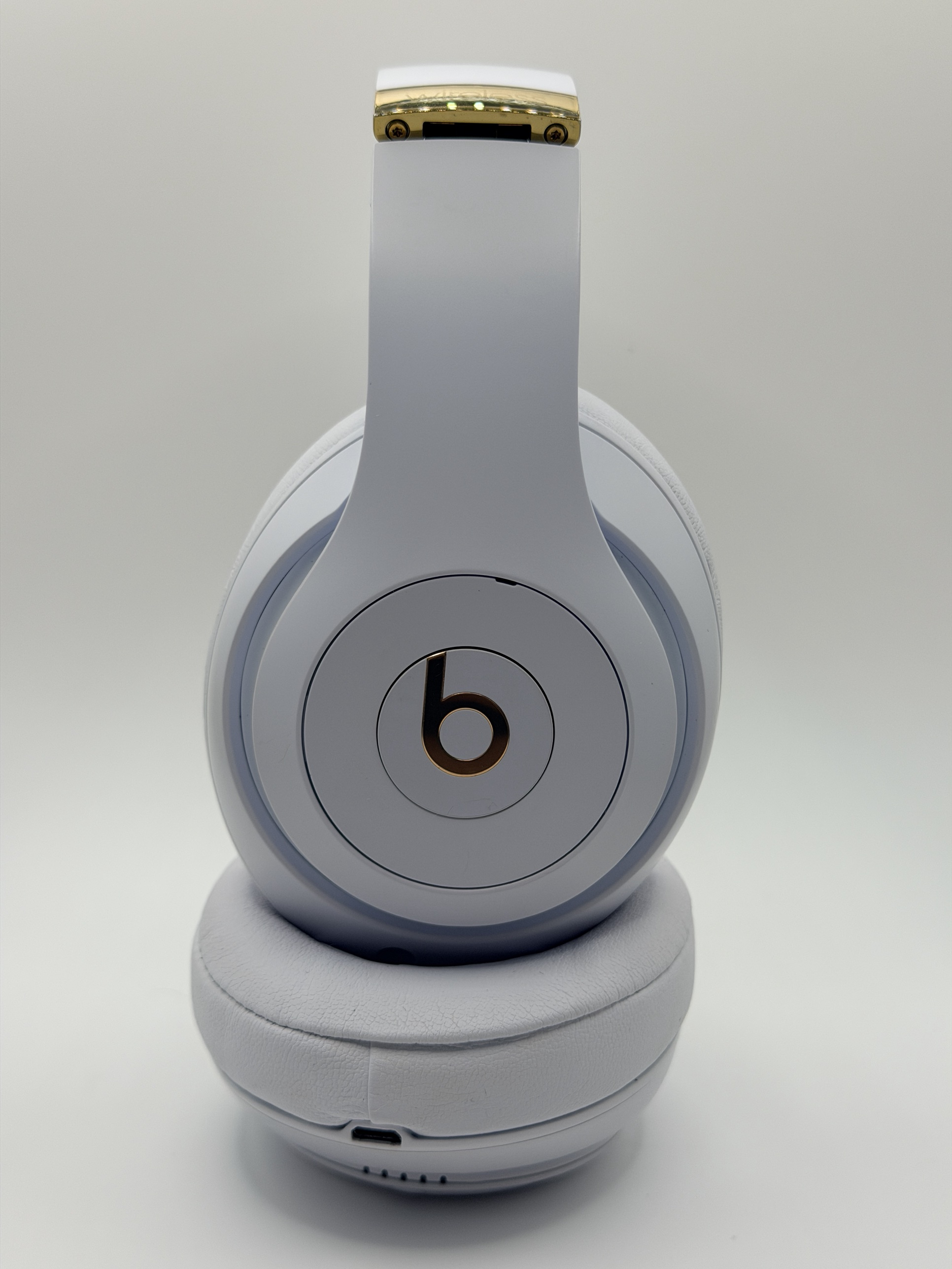 Beats Studio 3 outer panel after repair